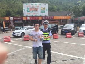 溫州國泰駐青田服務(wù)區(qū)保安隊長協(xié)主管抓獲吸毒持刀搶出租車逃犯